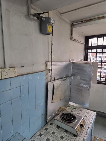 62 Circuit Road, 62 Circuit Road, 2 Bedrooms, 721 sqft, HDB Flat For Sale, by John Wong, 500175380 - Kitchen - PropertyGuru.com.sg