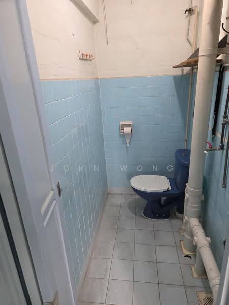 62 Circuit Road, 62 Circuit Road, 2 Bedrooms, 721 sqft, HDB Flat For Sale, by John Wong, 500175380 - Bathroom - PropertyGuru.com.sg