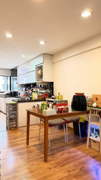 255 Ang Mo Kio Avenue 4, 255 Ang Mo Kio Avenue 4, 2 Bedrooms, 785 sqft, HDB Flat For Sale, by James Yeo, 500175395 - Kitchen - PropertyGuru.com.sg