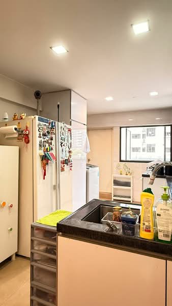 255 Ang Mo Kio Avenue 4, 255 Ang Mo Kio Avenue 4, 2 Bedrooms, 785 sqft, HDB Flat For Sale, by James Yeo, 500175395 - Kitchen - PropertyGuru.com.sg