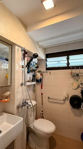 255 Ang Mo Kio Avenue 4, 255 Ang Mo Kio Avenue 4, 2 Bedrooms, 785 sqft, HDB Flat For Sale, by James Yeo, 500175395 - Bathroom - PropertyGuru.com.sg