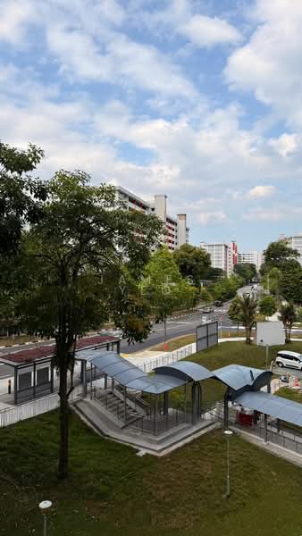 255 Ang Mo Kio Avenue 4, 255 Ang Mo Kio Avenue 4, 2 Bedrooms, 785 sqft, HDB Flat For Sale, by James Yeo, 500175395 - Exterior - PropertyGuru.com.sg