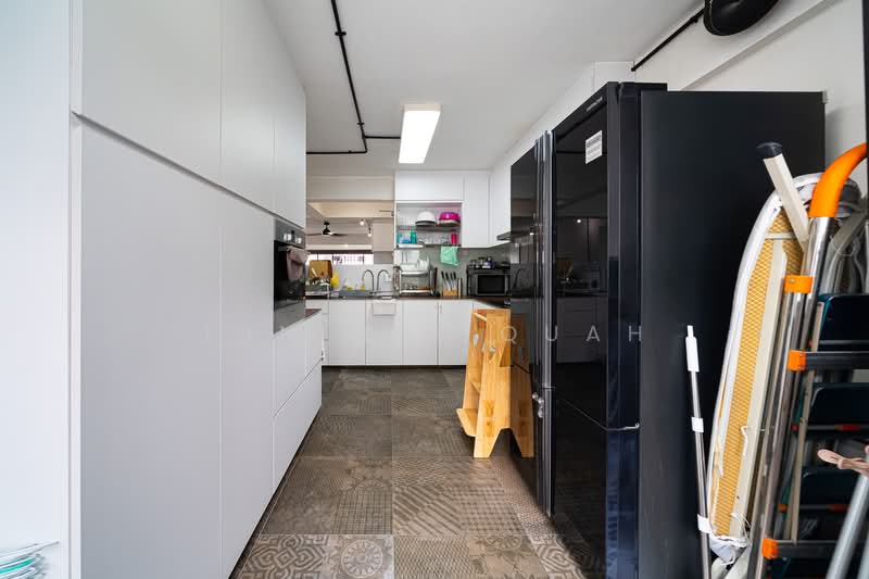 461 Jurong West Street 41, 461 Jurong West Street 41, 3 Bedrooms, 1,302 sqft, HDB Flat For Sale, by Jun Hui Quah, 500175405 - Kitchen - PropertyGuru.com.sg