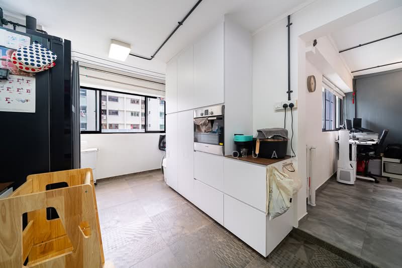 461 Jurong West Street 41, 461 Jurong West Street 41, 3 Bedrooms, 1,302 sqft, HDB Flat For Sale, by Jun Hui Quah, 500175405 - Kitchen - PropertyGuru.com.sg