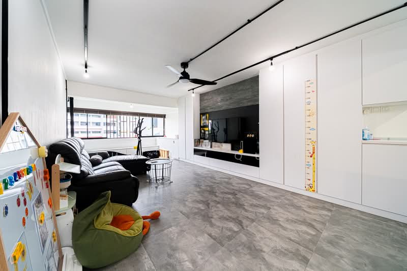461 Jurong West Street 41, 461 Jurong West Street 41, 3 Bedrooms, 1,302 sqft, HDB Flat For Sale, by Jun Hui Quah, 500175405 - Living Room - PropertyGuru.com.sg