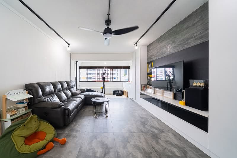 461 Jurong West Street 41, 461 Jurong West Street 41, 3 Bedrooms, 1,302 sqft, HDB Flat For Sale, by Jun Hui Quah, 500175405 - Living Room - PropertyGuru.com.sg