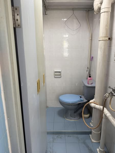 47 Lorong 6 Toa Payoh, 47 Lorong 6 Toa Payoh, 2 Bedrooms, 624 sqft, HDB Flat For Sale, by Jasmine Yee, 500175407 - Bathroom - PropertyGuru.com.sg