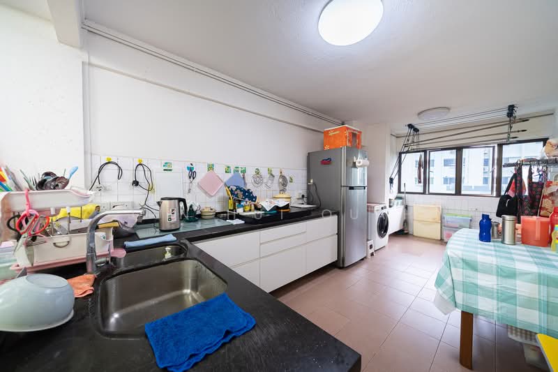 456 Jurong West Street 41, 456 Jurong West Street 41, 2 Bedrooms, 883 sqft, HDB Flat For Sale, by Jun Hui Quah, 500175426 - Kitchen - PropertyGuru.com.sg