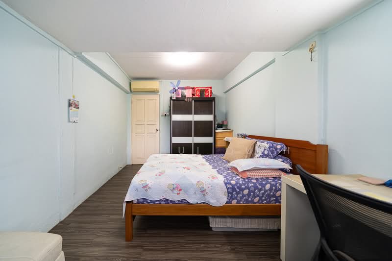 456 Jurong West Street 41, 456 Jurong West Street 41, 2 Bedrooms, 883 sqft, HDB Flat For Sale, by Jun Hui Quah, 500175426 - Bedroom - PropertyGuru.com.sg