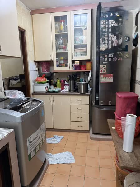 604 Jurong West Street 62, 604 Jurong West Street 62, 3 Bedrooms, 1,023 sqft, HDB Flat For Sale, by Jasmine Yee, 500175427 - Kitchen - PropertyGuru.com.sg