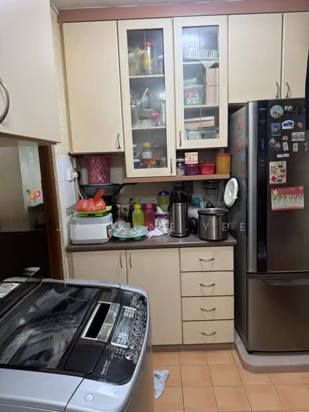 604 Jurong West Street 62, 604 Jurong West Street 62, 3 Bedrooms, 1,023 sqft, HDB Flat For Sale, by Jasmine Yee, 500175427 - Kitchen - PropertyGuru.com.sg
