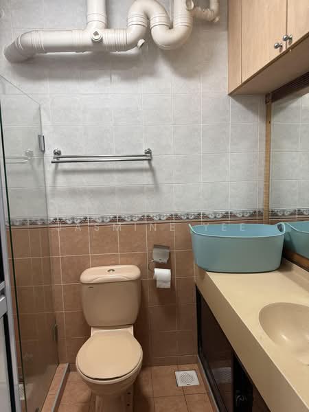 604 Jurong West Street 62, 604 Jurong West Street 62, 3 Bedrooms, 1,023 sqft, HDB Flat For Sale, by Jasmine Yee, 500175427 - Bathroom - PropertyGuru.com.sg
