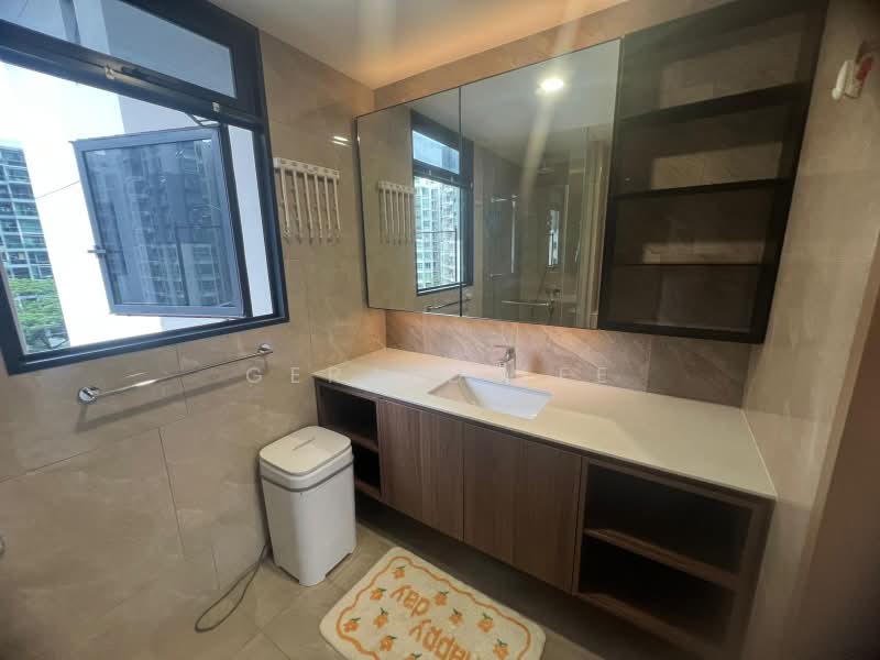 Whistler Grand, 109 West Coast Vale, Room Rental, 1,200 sqft, Condominium For Rent, by Gerald Lee, 500175454 - Bathroom - PropertyGuru.com.sg