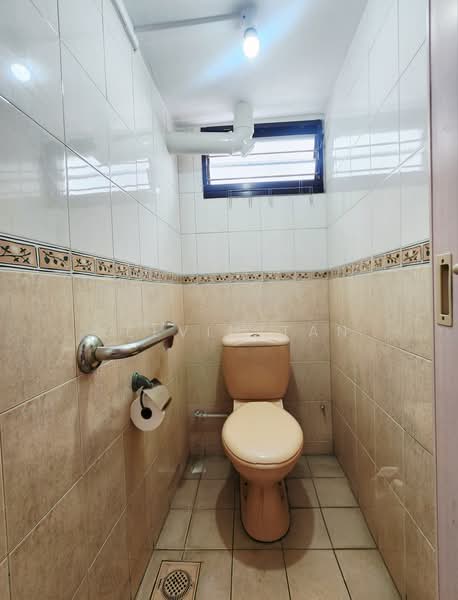 77 Indus Road, 77 Indus Road, 2 Bedrooms, 678 sqft, HDB Flat For Sale, by Kelvin Tan, 500175456 - Bathroom - PropertyGuru.com.sg