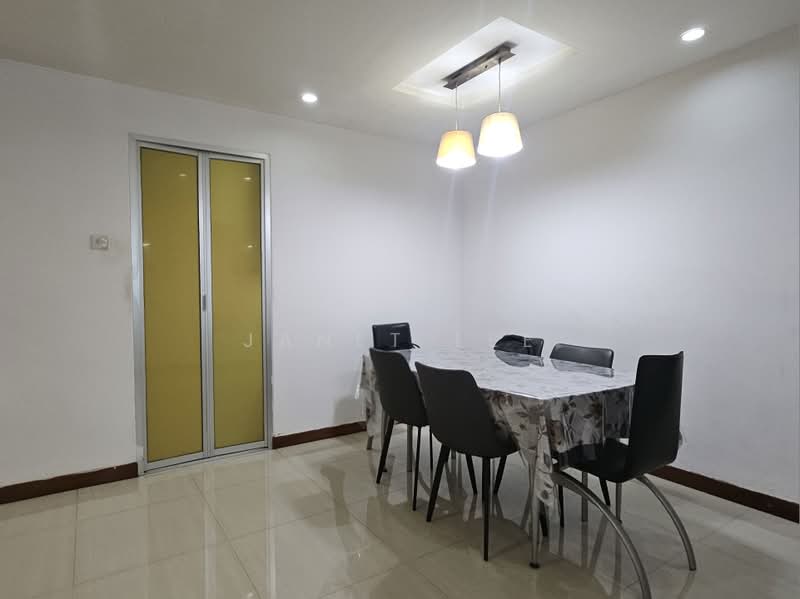 157D Rivervale Crescent, 157D Rivervale Crescent, 3 Bedrooms, 1,206 sqft, HDB Flat For Sale, by Janet Lee, 500175461 - Dining Room - PropertyGuru.com.sg