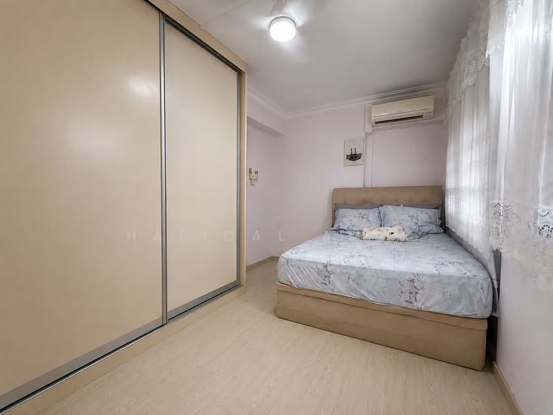 704 Tampines Street 71, 704 Tampines Street 71, 3 Bedrooms, 1,065 sqft, HDB Flat For Sale, by Hafiqal Amer, 500175472 - Master Bedroom - PropertyGuru.com.sg