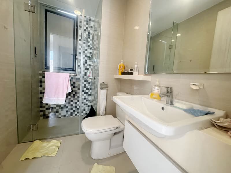 Sea Esta, 26 Pasir Ris Link, 3 Bedrooms, 980 sqft, Condominium For Sale, by Karmen Seam, 500175499 - Bathroom - PropertyGuru.com.sg