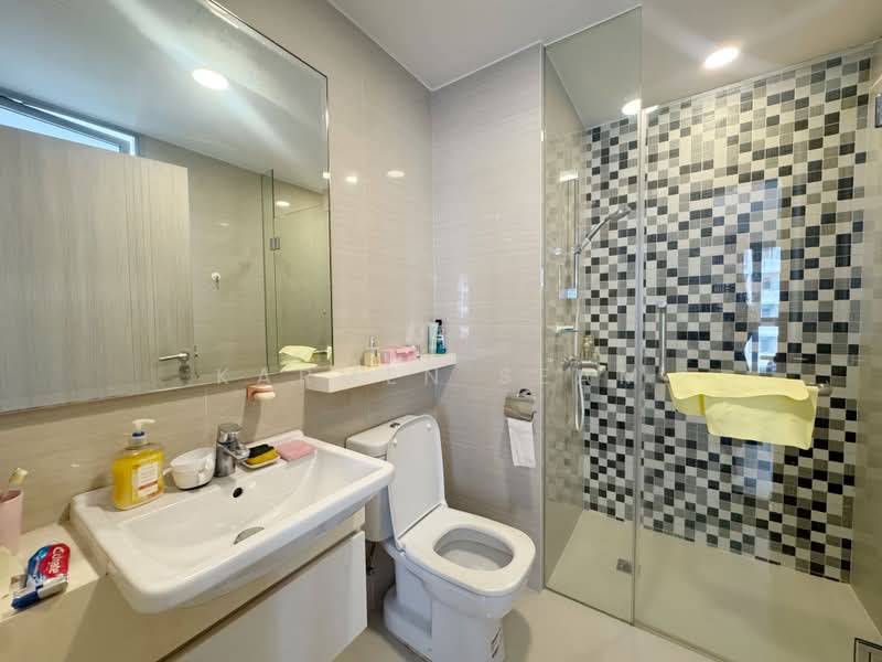 Sea Esta, 26 Pasir Ris Link, 3 Bedrooms, 980 sqft, Condominium For Sale, by Karmen Seam, 500175499 - Bathroom - PropertyGuru.com.sg