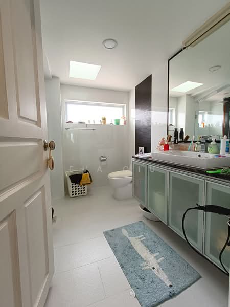 D16 FH Meragi Road 5 bedrooms, Meragi Road, 5 Bedrooms, 3,500 sqft, Terraced House For Sale, by Eva Qiu, 500175501 - Bathroom - PropertyGuru.com.sg