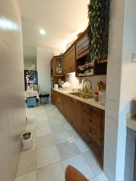 D16 FH Meragi Road 5 bedrooms, Meragi Road, 5 Bedrooms, 3,500 sqft, Terraced House For Sale, by Eva Qiu, 500175501 - Kitchen - PropertyGuru.com.sg