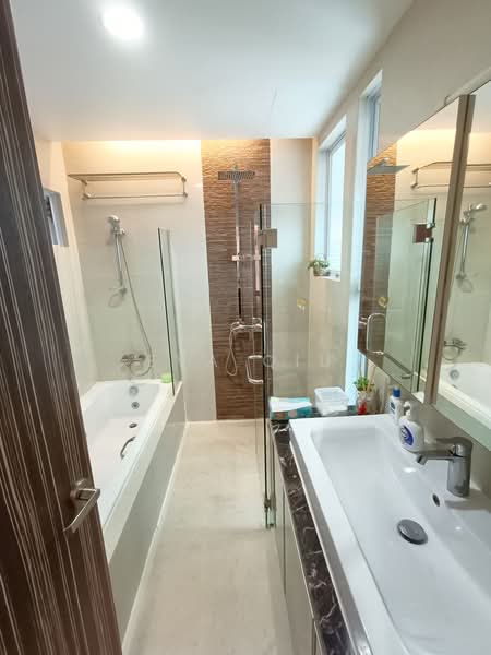 D16 FH Meragi Road 5 bedrooms, Meragi Road, 5 Bedrooms, 3,500 sqft, Terraced House For Sale, by Eva Qiu, 500175501 - Bathroom - PropertyGuru.com.sg