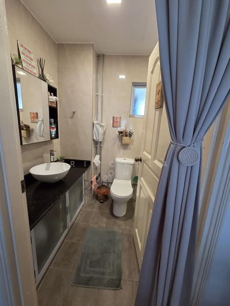 Eastwind Mansions, 102 Joo Chiat Terrace, 3 Bedrooms, 1,302 sqft, Condominium For Sale, by Priscilla Loh, 500175502 - Bathroom - PropertyGuru.com.sg