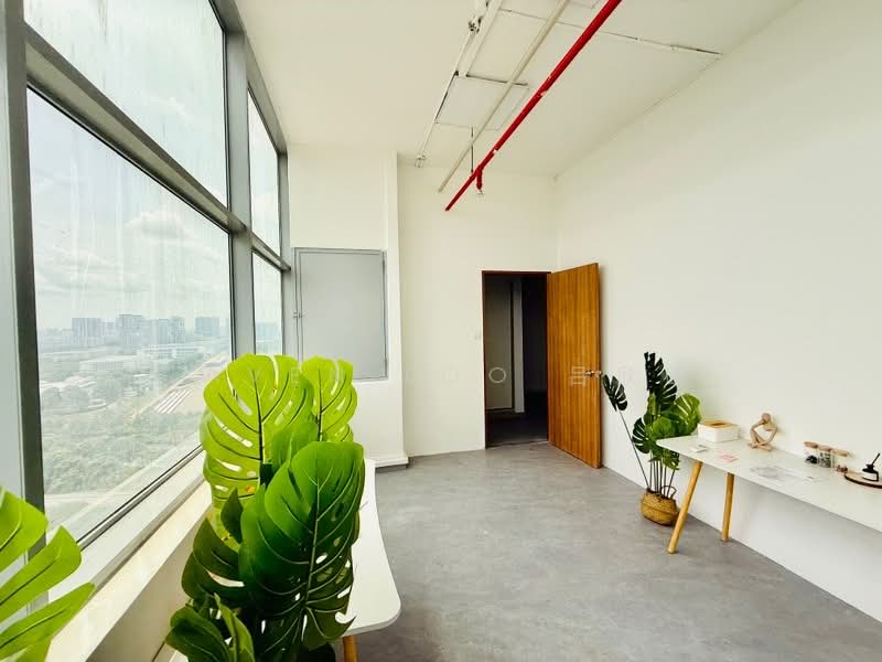 Wcega Tower, 21 Bukit Batok Crescent, 270 sqft, Light Industrial (B1) For Rent, by Laven Loo 吕欣颐, 500175506 - CommercialGuru.com.sg