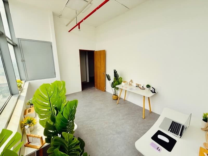 Wcega Tower, 21 Bukit Batok Crescent, 270 sqft, Light Industrial (B1) For Rent, by Laven Loo 吕欣颐, 500175506 - CommercialGuru.com.sg