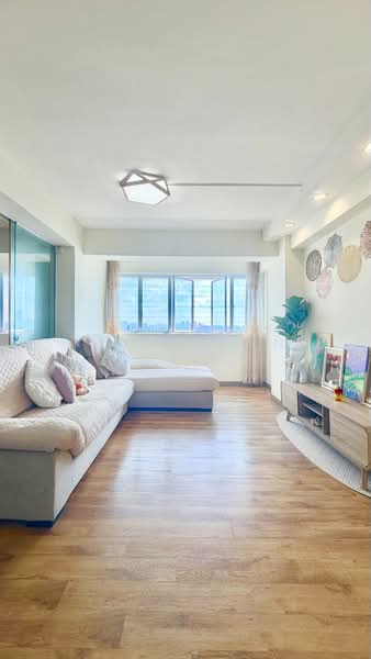 413 Pandan Gardens, 413 Pandan Gardens, 2 Bedrooms, 1,260 sqft, HDB Flat For Sale, by Keith Tan 陈俊伟, 500175511 - Living Room - PropertyGuru.com.sg