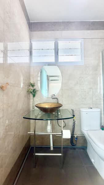 413 Pandan Gardens, 413 Pandan Gardens, 2 Bedrooms, 1,260 sqft, HDB Flat For Sale, by Keith Tan 陈俊伟, 500175511 - Bathroom - PropertyGuru.com.sg