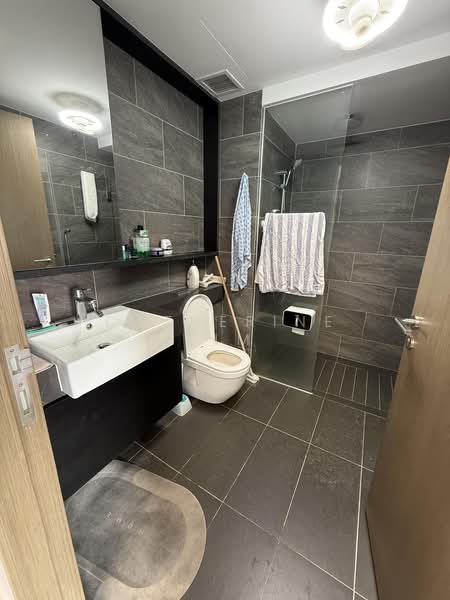 Affinity At Serangoon, , 2 Bedrooms, 538 sqft, Condominium For Rent, by Catherine Lim, 500175517 - Bathroom - PropertyGuru.com.sg