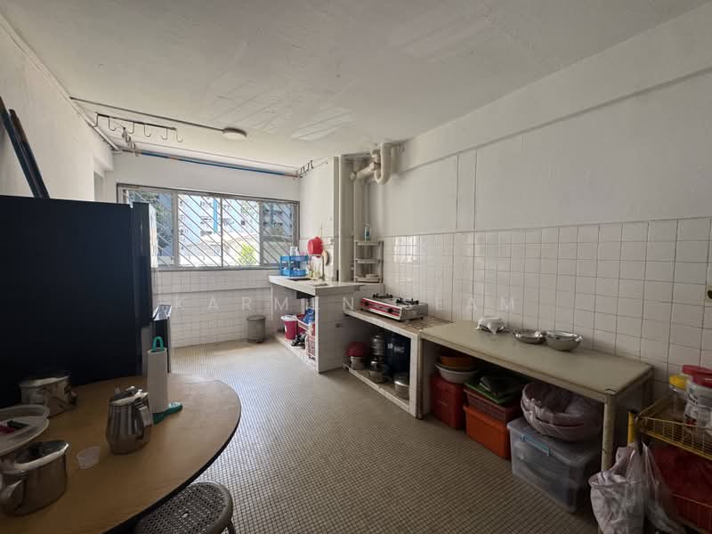 302 Jurong East Street 32, 302 Jurong East Street 32, 2 Bedrooms, 904 sqft, HDB Flat For Sale, by Karmen Seam, 500175521 - Kitchen - PropertyGuru.com.sg