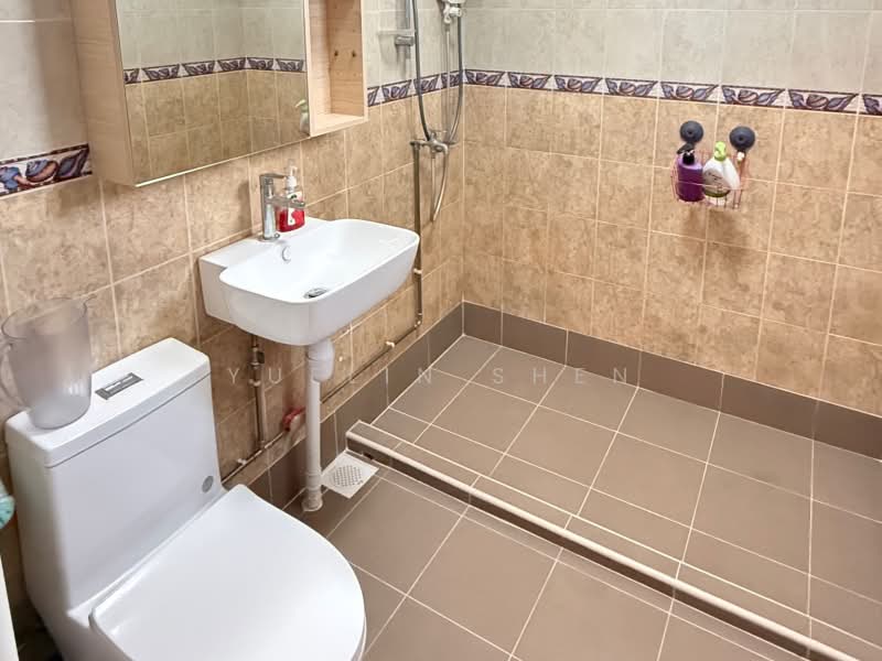 266 Yishun Street 22, 266 Yishun Street 22, 3 Bedrooms, 1,119 sqft, HDB Flat For Sale, by Yuelin Shen, 500175546 - Bathroom - PropertyGuru.com.sg