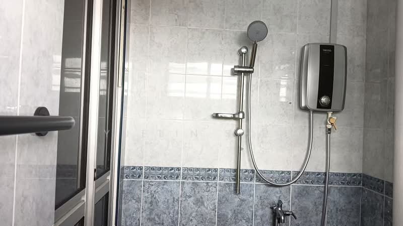 266 Yishun Street 22, 266 Yishun Street 22, 3 Bedrooms, 1,119 sqft, HDB Flat For Sale, by Yuelin Shen, 500175546 - Bathroom - PropertyGuru.com.sg