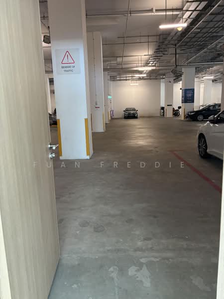Interlocal Centre, 100G Pasir Panjang Road, 1,725 sqft, Light Industrial (B1) For Rent, by Fuan Freddie, 500175548 - Car Park - CommercialGuru.com.sg
