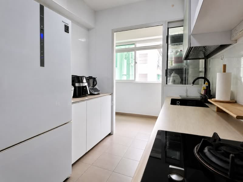670B Edgefield Plains, 670B Edgefield Plains, 3 Bedrooms, 1,001 sqft, HDB Flat For Sale, by Hafiqal Amer, 500175552 - Kitchen - PropertyGuru.com.sg