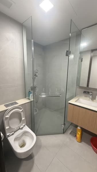 JadeScape, 8 Shunfu Road, 2 Bedrooms, 764 sqft, Condominium For Sale, by Yuelin Shen, 500175574 - Bathroom - PropertyGuru.com.sg