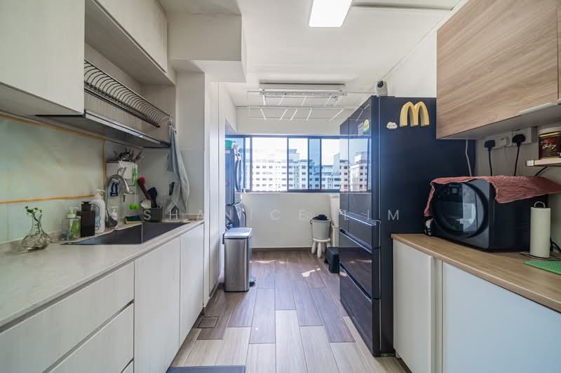 311 Canberra Road, 311 Canberra Road, 4 Bedrooms, 1,292 sqft, HDB Flat For Sale, by Shanice Lim, 500175576 - Kitchen - PropertyGuru.com.sg