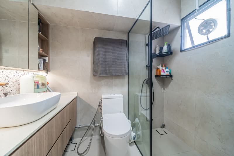311 Canberra Road, 311 Canberra Road, 4 Bedrooms, 1,292 sqft, HDB Flat For Sale, by Shanice Lim, 500175576 - Bathroom - PropertyGuru.com.sg