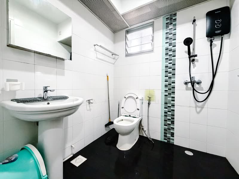 613B Punggol Drive, 613B Punggol Drive, Room Rental, 200 sqft, HDB Flat For Rent, by Isaac Liu, 500175578 - Bathroom - PropertyGuru.com.sg