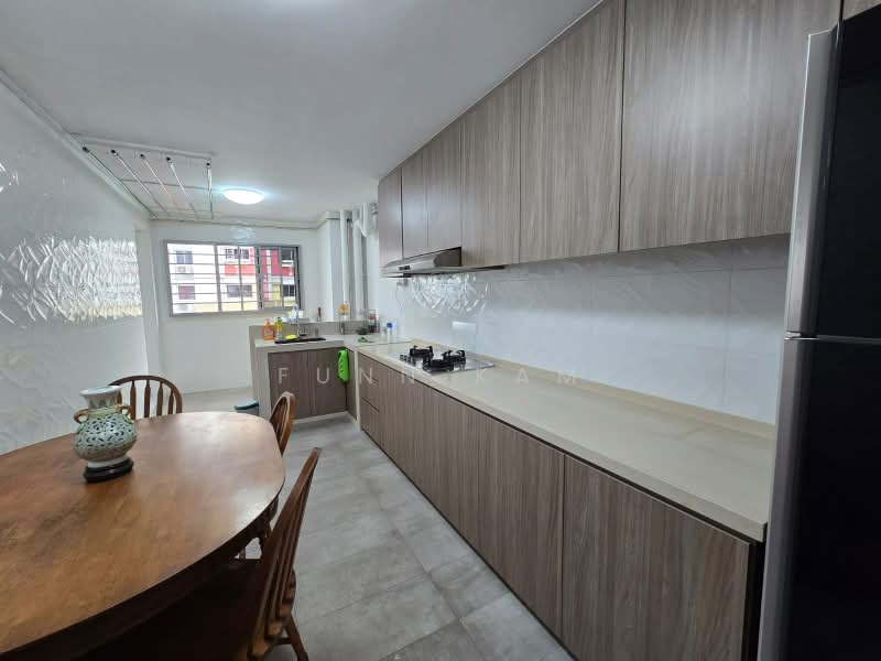 313 Bukit Batok Street 32, 313 Bukit Batok Street 32, 3 Bedrooms, 1,001 sqft, HDB Flat For Rent, by Funn Kam, 500175587 - Kitchen - PropertyGuru.com.sg