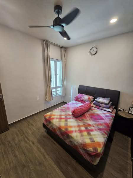 Parkshore, 201 Tanjong Rhu Road, 4 Bedrooms, 1,636 sqft, Condominium For Sale, by Rohit D., 500175642 - Bedroom 3 - PropertyGuru.com.sg