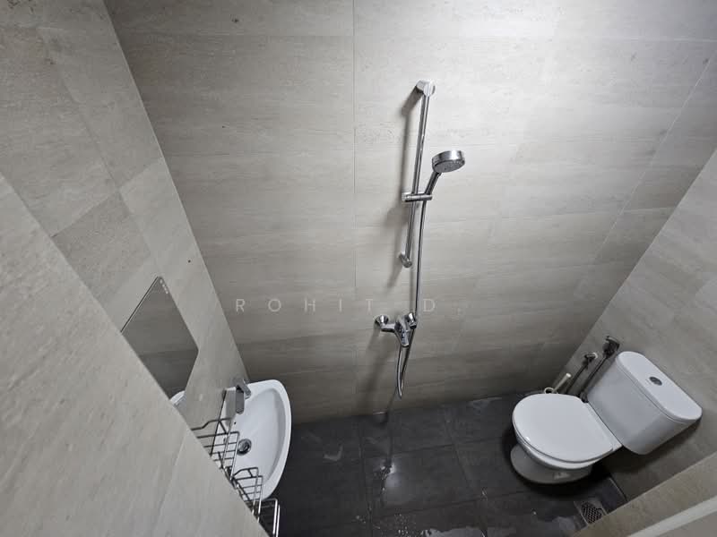 Parkshore, 201 Tanjong Rhu Road, 4 Bedrooms, 1,636 sqft, Condominium For Sale, by Rohit D., 500175642 - Helpers Bathroom - PropertyGuru.com.sg