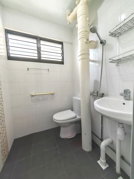 111 Serangoon North Avenue 1, 111 Serangoon North Avenue 1, 3 Bedrooms, 980 sqft, HDB Flat For Sale, by Prasath S, 500175655 - Bathroom - PropertyGuru.com.sg