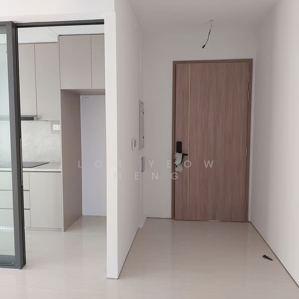 One 33 Residences, , 3 Bedrooms, 1,033 sqft, Apartment For Rent, by Loh Yeow Meng, 500175660 - Kitchen and entrance  - PropertyGuru.com.sg