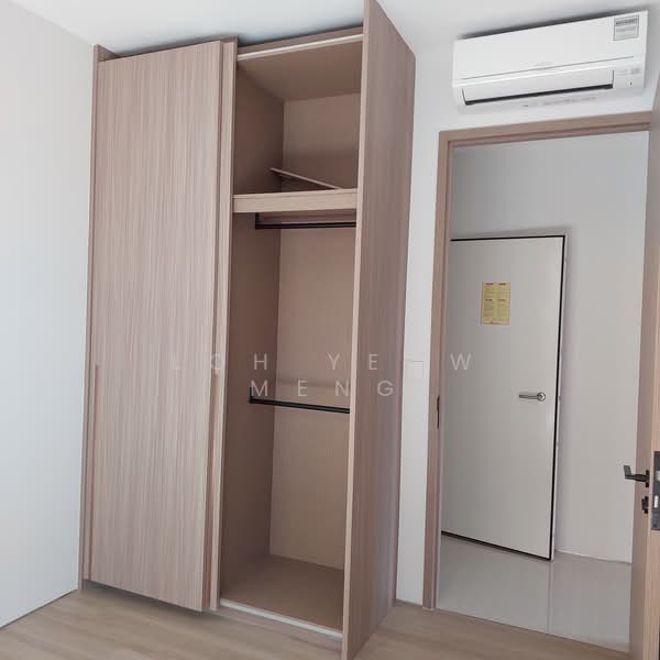 One 33 Residences, , 3 Bedrooms, 1,033 sqft, Apartment For Rent, by Loh Yeow Meng, 500175660 - Bedroom wardrobe - PropertyGuru.com.sg
