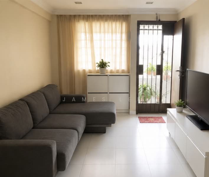 126 Ang Mo Kio Avenue 3, 126 Ang Mo Kio Avenue 3, 2 Bedrooms, 721 sqft, HDB Flat For Sale, by James Lee, 500175678 - Living Room - PropertyGuru.com.sg