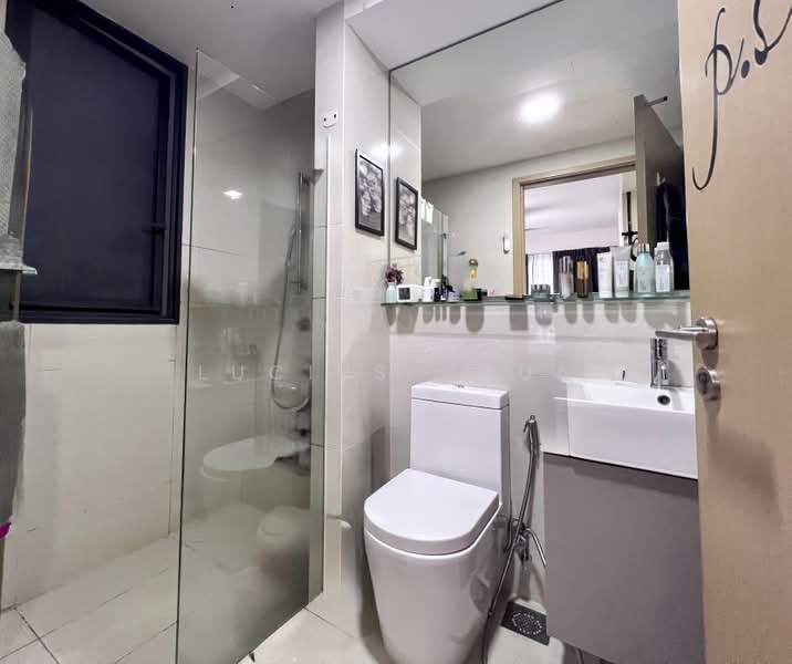 SkyPark Residences, 5 Sembawang Crescent, 4 Bedrooms, 1,313 sqft, Executive Condominium For Sale, by Lucius Chua, 500175683 - Bathroom - PropertyGuru.com.sg