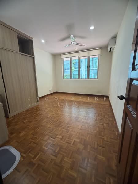 Yio Chu Kang Garden, Yio Chu Kang Garden, 5 Bedrooms, 5,000 sqft, Corner Terrace For Rent, by Jacqueline Lim, 500175704 - Bedroom - PropertyGuru.com.sg