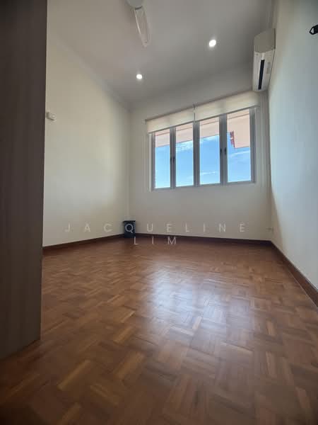 Yio Chu Kang Garden, Yio Chu Kang Garden, 5 Bedrooms, 5,000 sqft, Corner Terrace For Rent, by Jacqueline Lim, 500175704 - Interior - PropertyGuru.com.sg